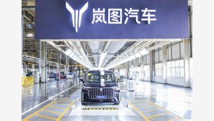 哪吒2票房已超140亿,2025年香港管家婆图库资料查讯,前瞻性战略落实探讨_投资版V4.95
