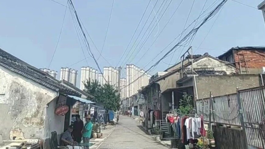 13262CC马会传真论坛香港王中王,75岁老人情绪失控开法拉利撞残他人,前瞻性战略落实探讨_粉丝版V8.35